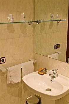 Confort Hotel 3*